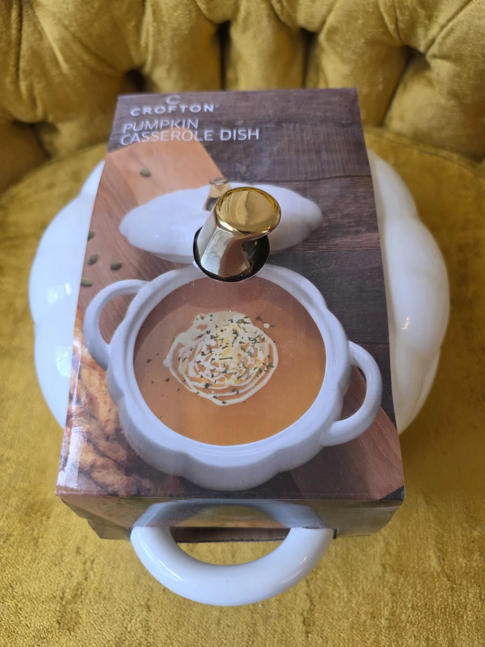 White and Gold Pumpkin Shaped Ceramic Serving Casserole Baking Dish with Lid 🎃